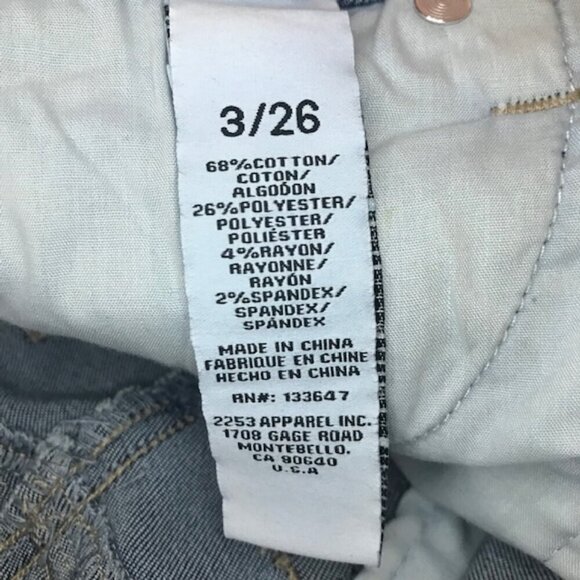 RE generation by Celebrity Pink Distressed Cuffed Mid-Rise Jean shorts Size 3/26 - Picture 6 of 8